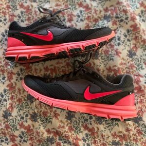NIKE Lunarfly+ 2 Running Shoes *black/solar red/dark grey volt*